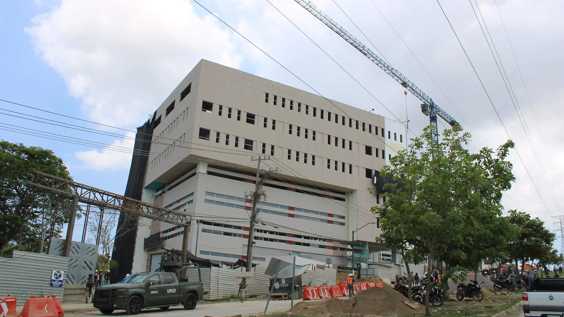 El nuevo hospital del ISSSTE, ubicado a un costado de la avenida Torres Miranda, lleva un avance superior al 80%